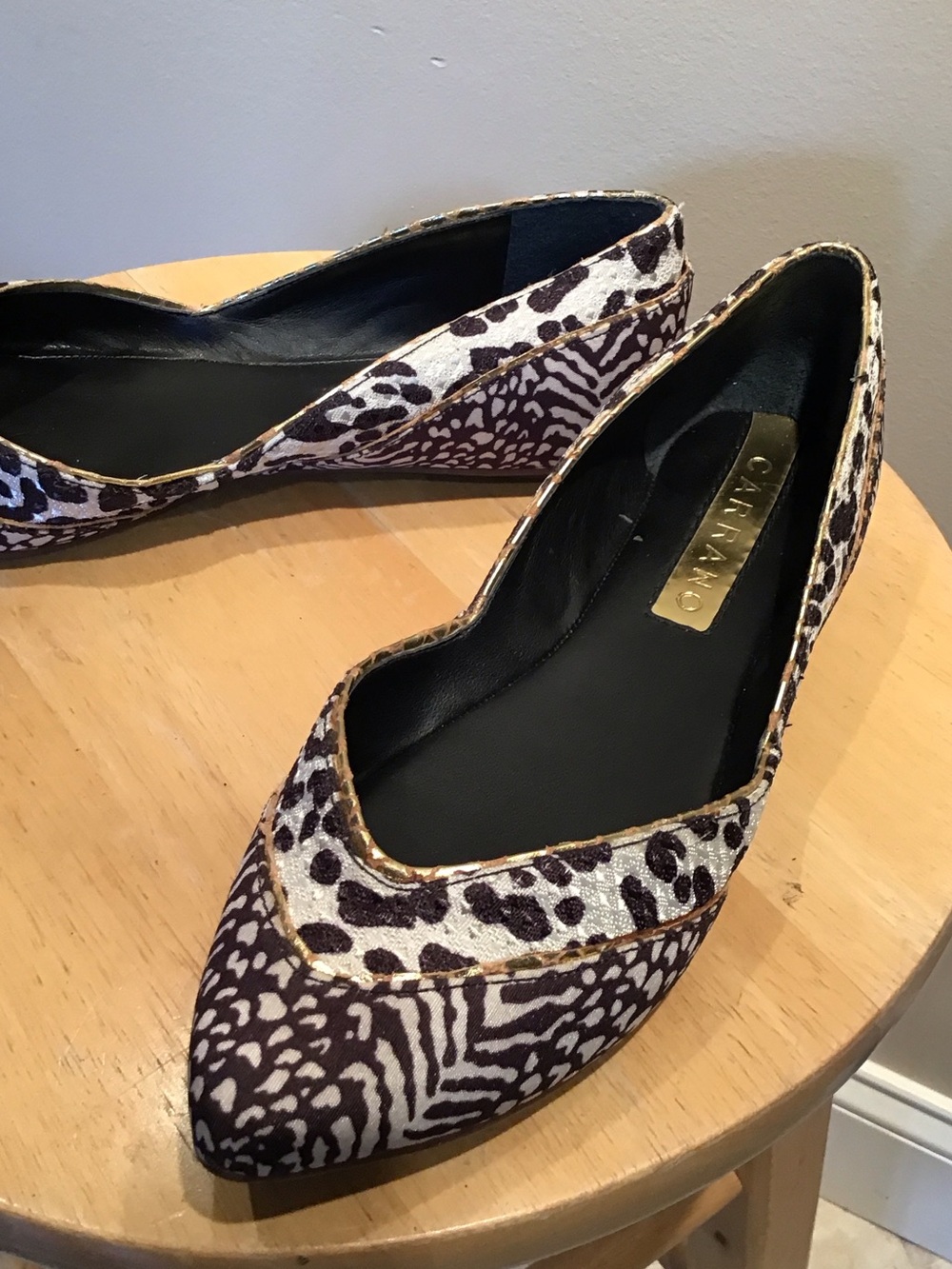 NWOT Carrano Animal Print Pointed Toe Flats